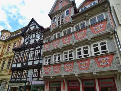 Farbenfrohe Fachwerkhäuser in der Altstadt von Quedlinburg